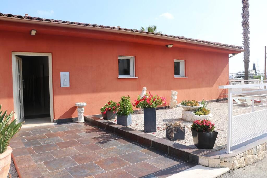 Charmant Studio Au Calme Saint-Laurent-du-Var Exterior foto